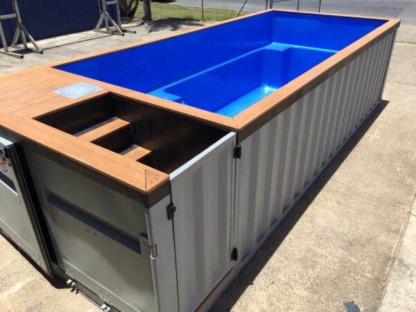 Contenedor de 20 pies convertido en piscina